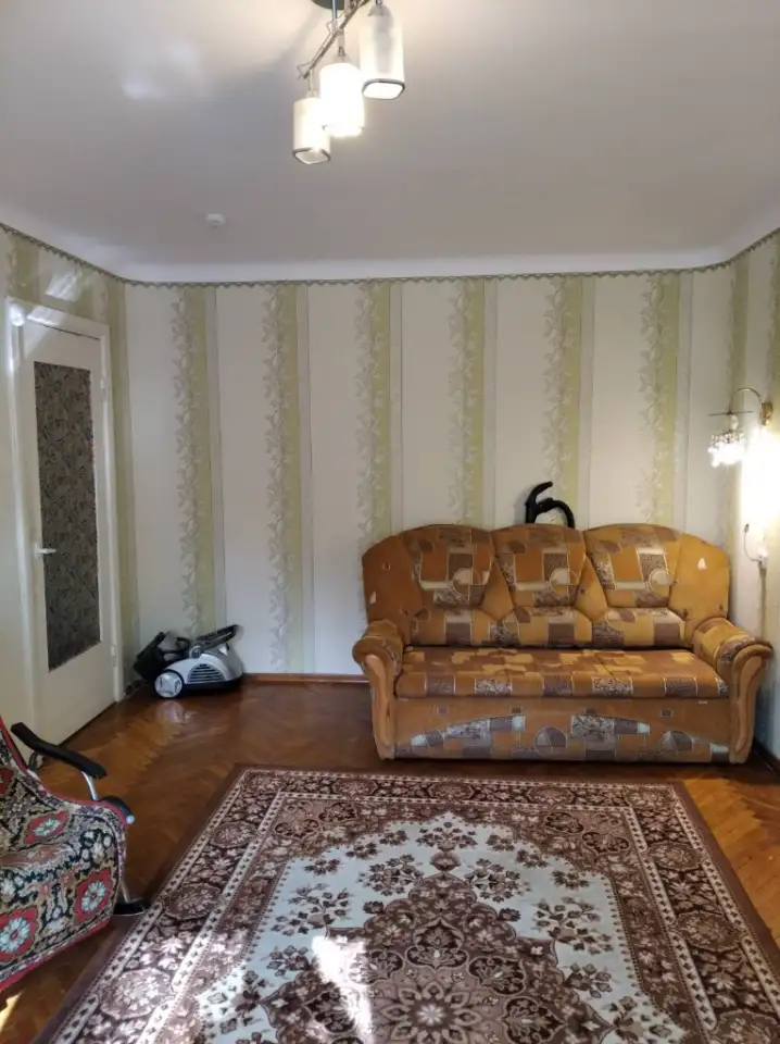 Сдается комната девушке, метро Спортивная, фотография 1