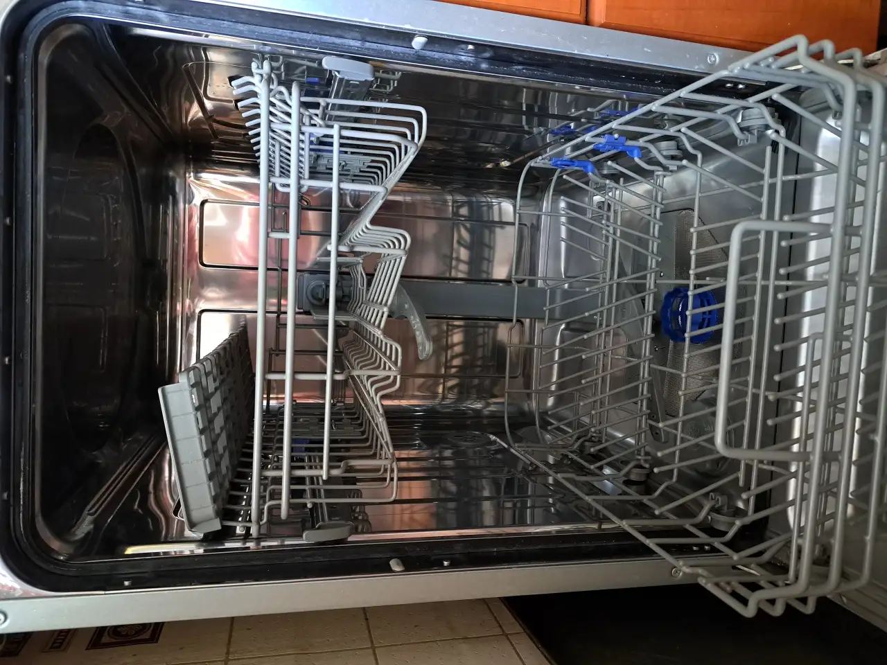 Продам посудомоечную машину MAUNFELD 08I, фотография 3