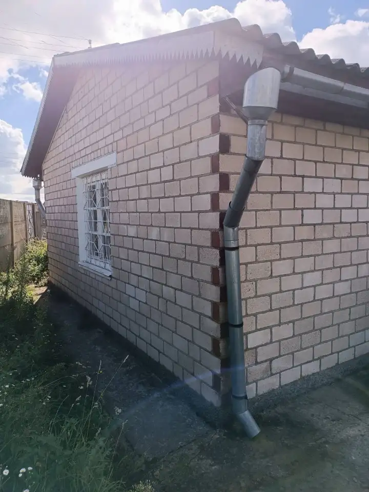кирпичное одноэтажное здание, ул. Рассветная, 1а, фотография 1