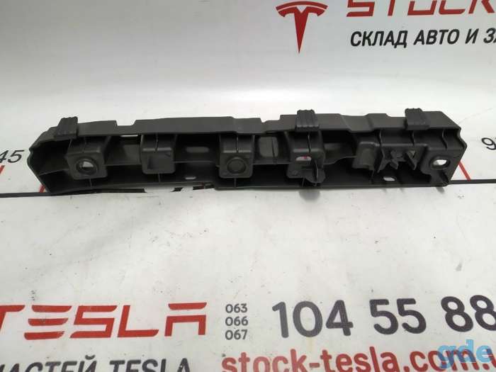 Зап. части для авто Tesla. Кронштейн крепления верхний задний левый накладки дверного проёма двери сокола Tesla model X, фотография 4