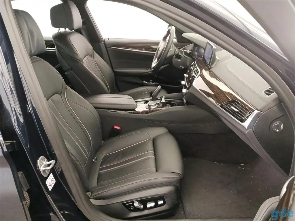 BMW 5 Series 530i Executive - Бензин. Автомат., фотография 16