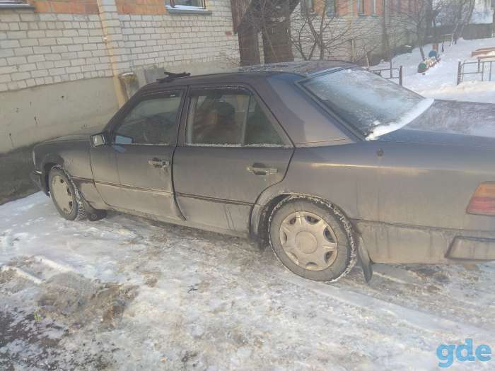 Машина Mercedes-Benz E-Class, фотография 3