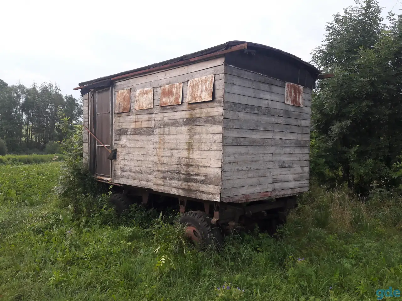 Деревянный домик-павильон на колёсах, фотография 1