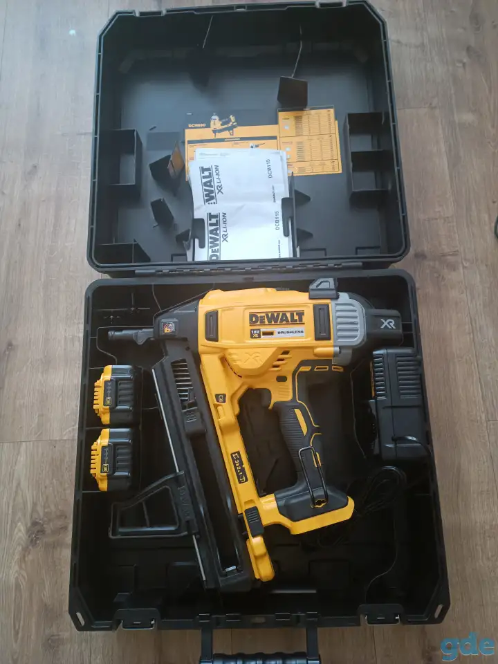 Монтажный нейлер (гвоздезабивной пистолет по бетону )DeWALT DCN890N 18V с двумя  аккумуляторами и зарядным устройством, фотография 3
