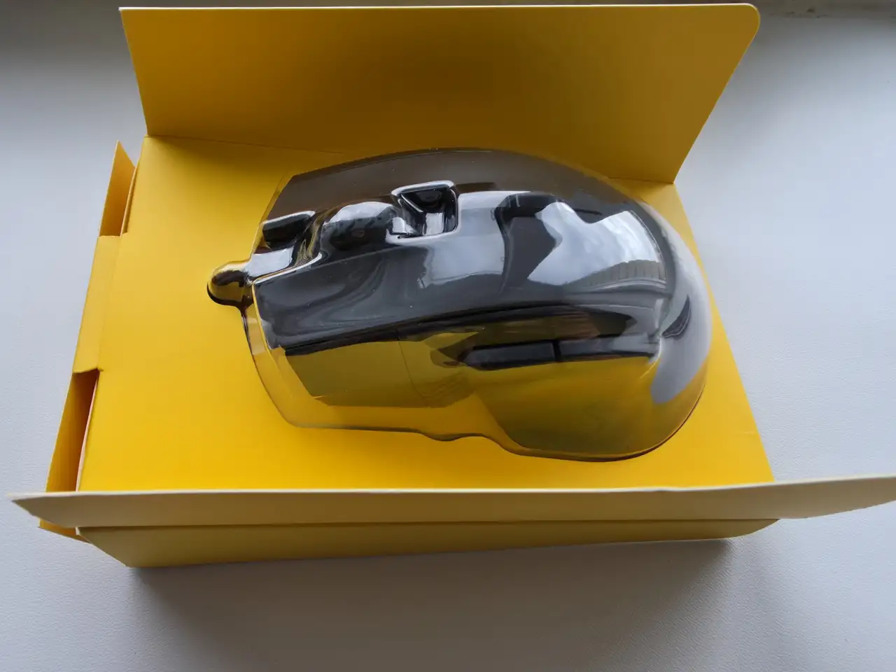 Игровая мышь Corsair Ironclaw RGB, фотография 2