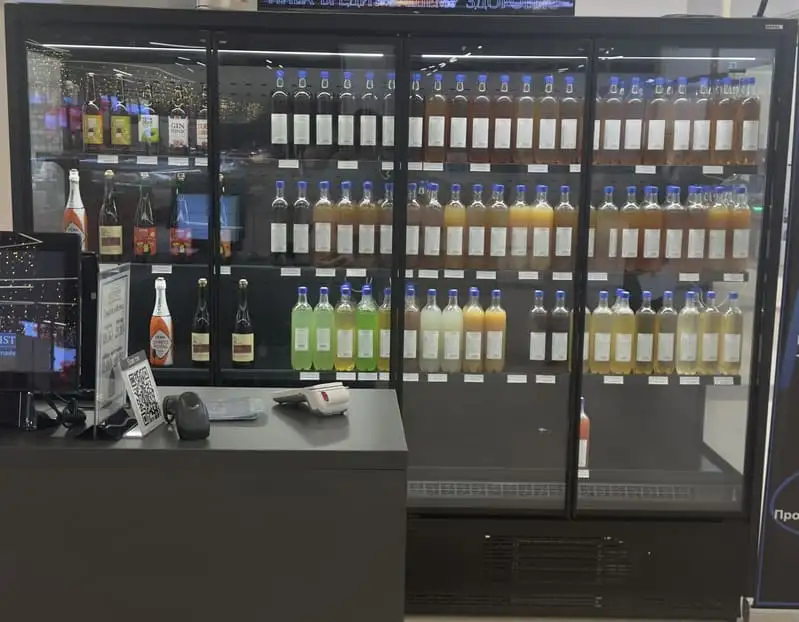 Продам бу холодильную пристенную витрину VEGA 080 H210 PLUG-IN Температурный диапазон: 17C, фотография 2
