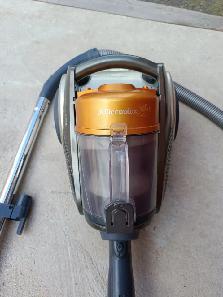 Пылесос Electrolux с колбой для мусора, фотография 2