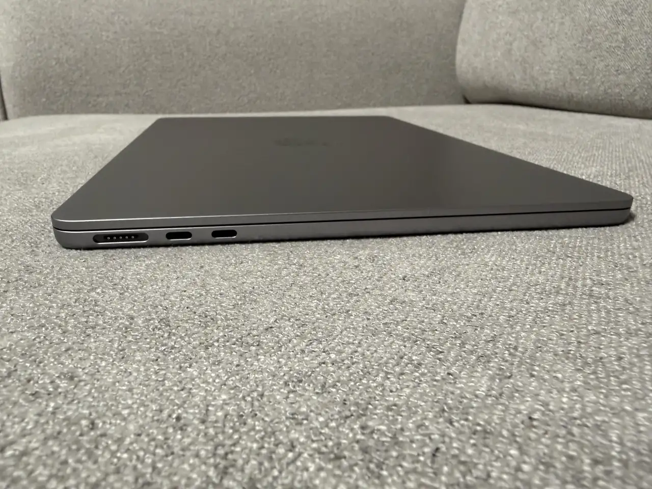 MacBook Air 13 M3 16/512 Space Gray, фотография 7