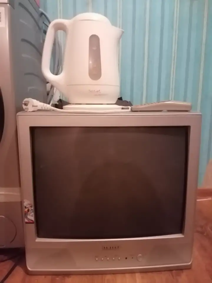 Продам телевизор самсунг и чайник, фотография 1