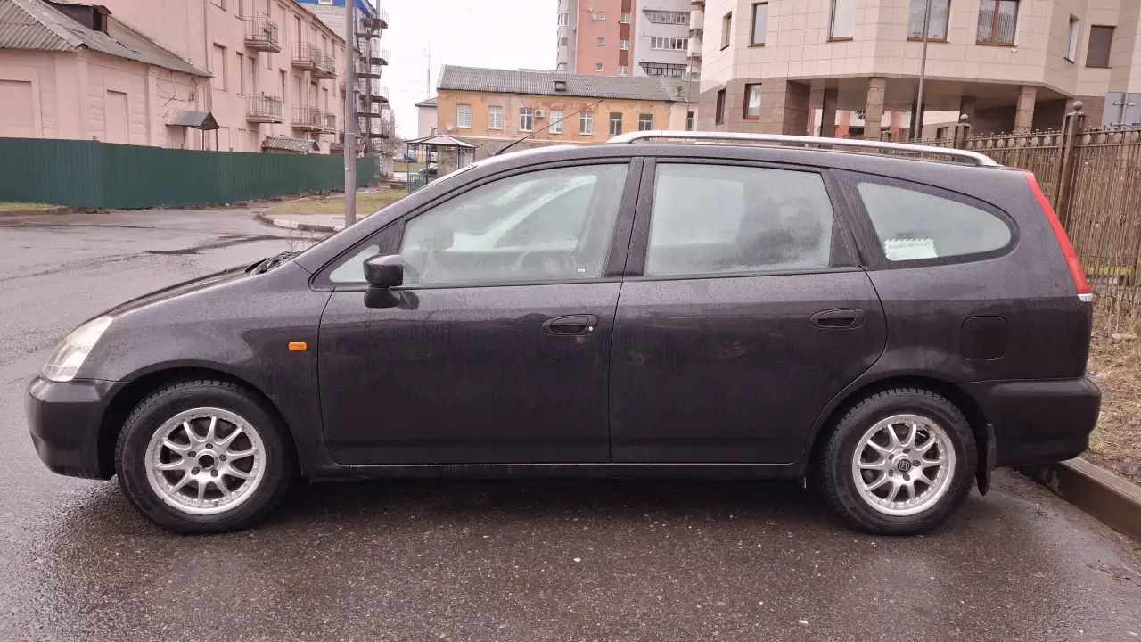 Honda Stream I, 7 мест, 2001 г. 1.7 бензин, механика, передний привод, фотография 2