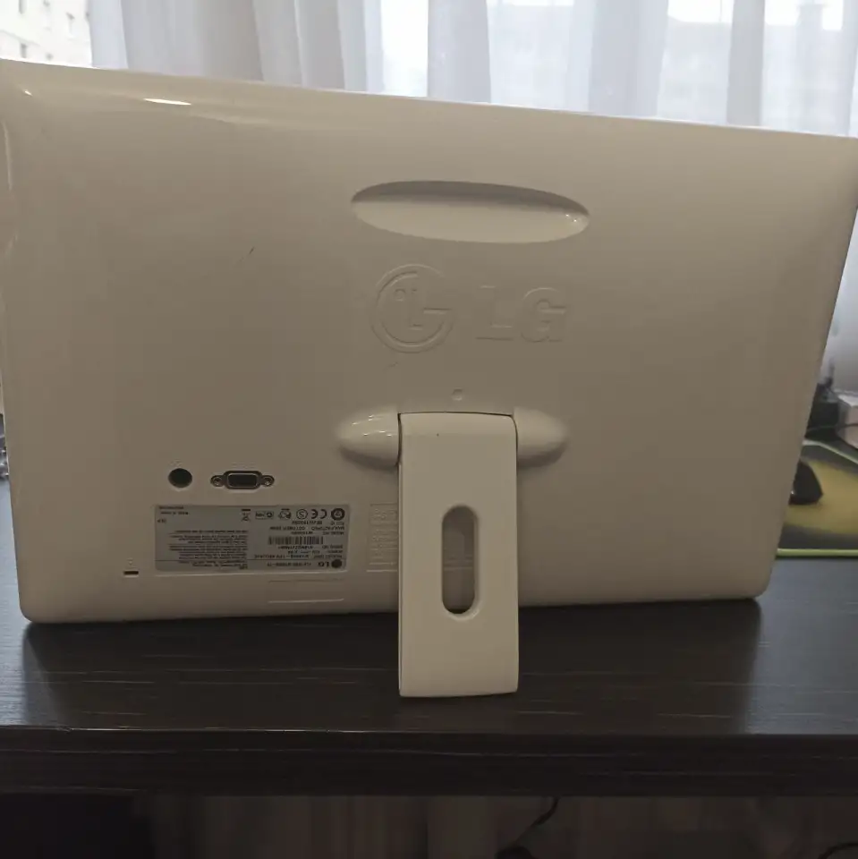 продам монитор LG flatron w1930s, фотография 3