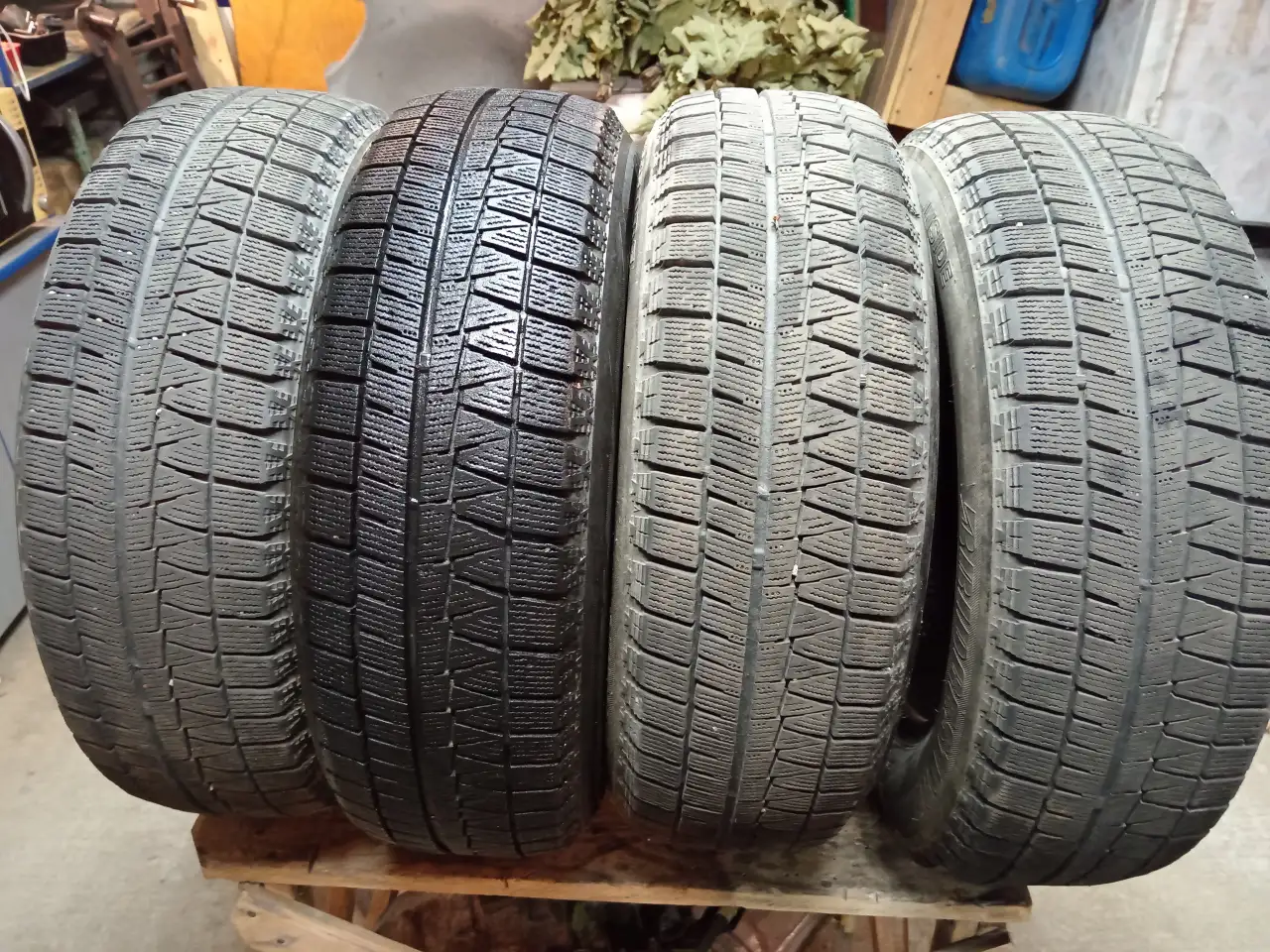 4 ЗИМНИЕ ШИНЫ 185-65R 15 BRIDGESTONE ПРОТЕКТОР-6.5ММ ВЕЗДЕ - 350РУБ, фотография 1