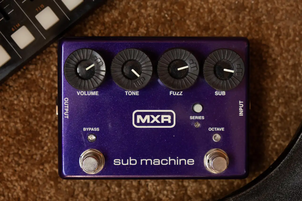 Гитарная педаль MXR Sub Machine Octave Fuzz, фотография 2