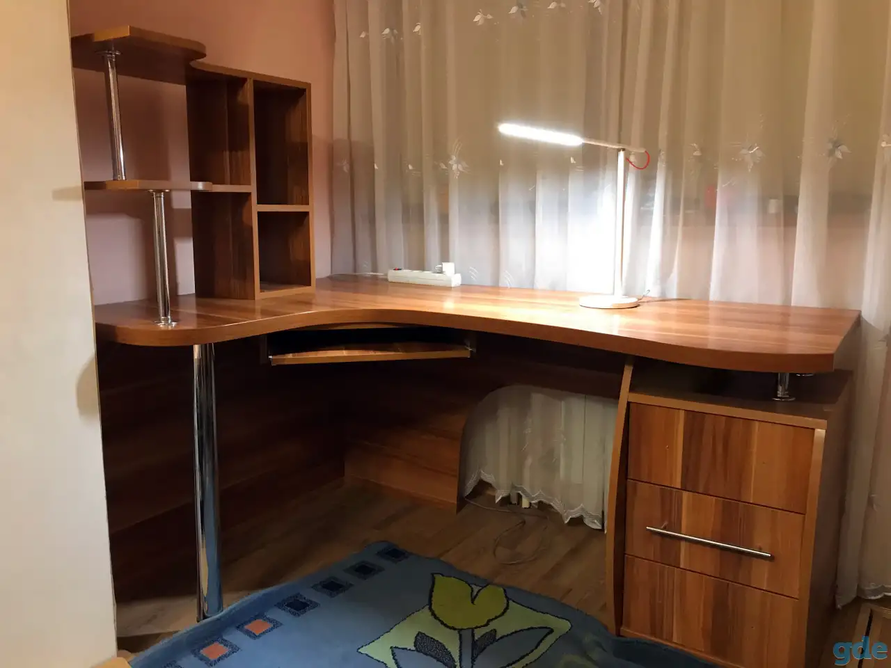 Продам компьютерный/письменный угловой стол, фотография 1