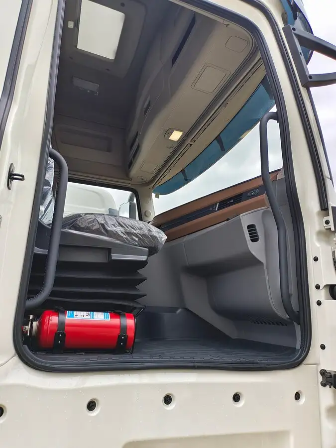 Новый тягач Dongfeng DFH4180, фотография 5