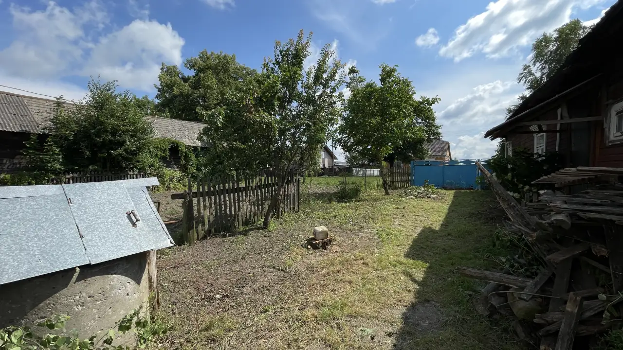 Дом в центре деревни, Брестская обл., Ивановский р-н, Лясковичский с/с, д. Лясковичи, ул. Советская, 7, фотография 3