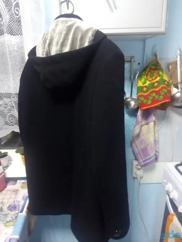 Продам молодежное черное пальто, фотография 2