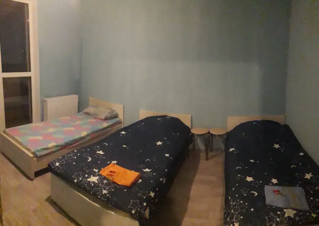 Сдам 2 ком около Северного берега для 6-8 строителей, фотография 1
