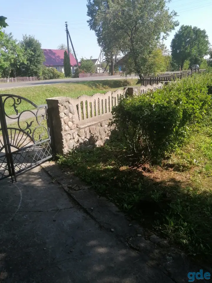 Пол дома,соседи изолированны не слышно,не видно,стены толстые красный кирпич,напротив озеро, фотография 5
