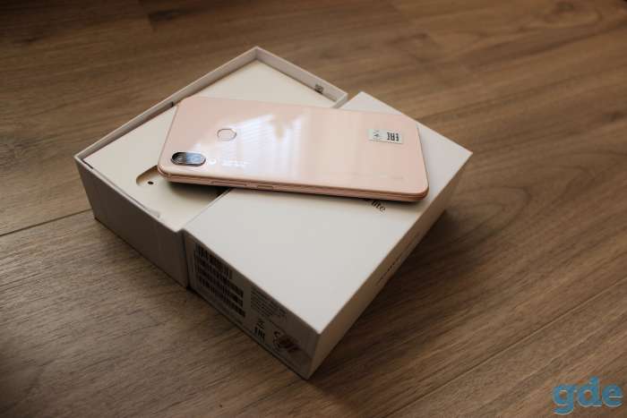 Телефон Huawei p20 lite (64 гб), фотография 1