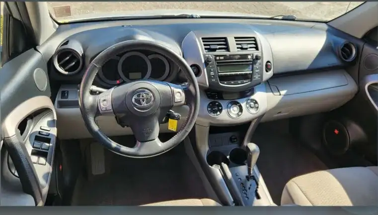 Продаю авто Toyota RAV4, фотография 7