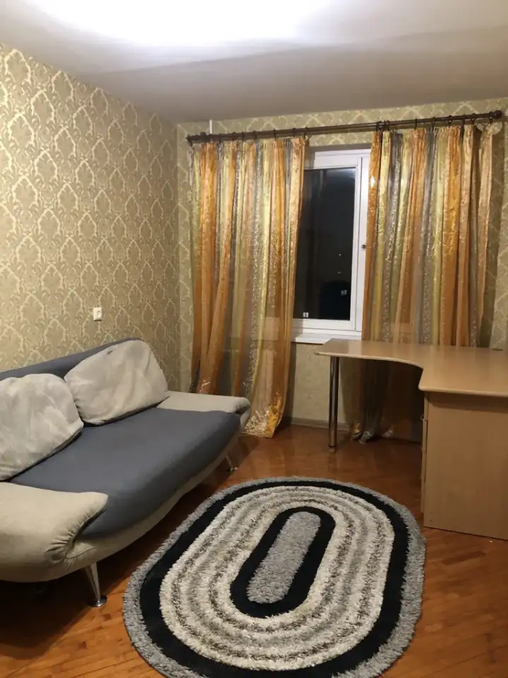 Сдам комнату девушке, ул. Дзержинского 169, фотография 1