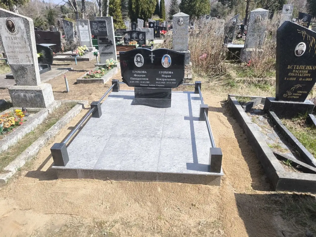 Памятники в заславле, фотография 2