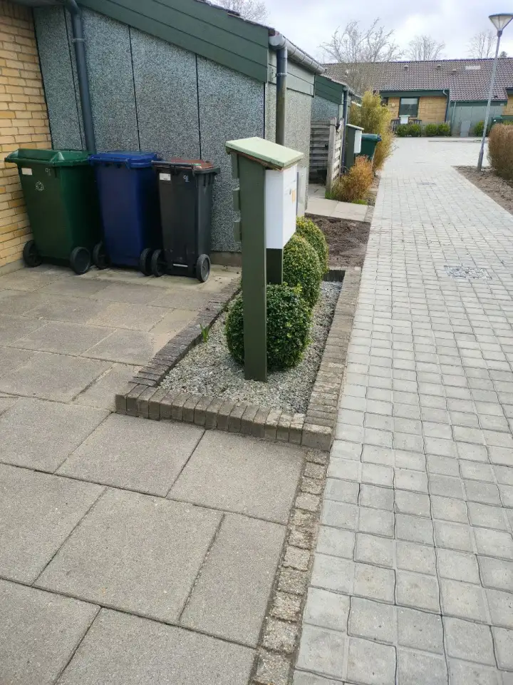 Рабочий на укладку тротуарной плитки в жилых районах и промзонах в ДАНИИ, фотография 5