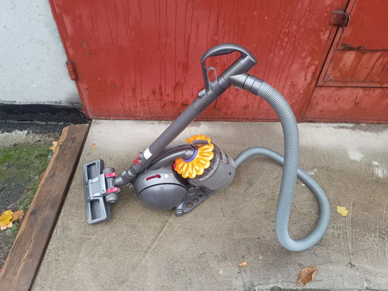 Пылесос Dyson DC33c, фотография 1