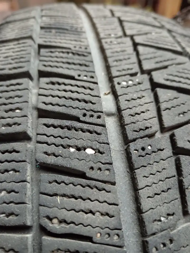 4 ЗИМНИЕ ШИНЫ 185-65R 15 BRIDGESTONE ПРОТЕКТОР-6.5ММ ВЕЗДЕ - 350РУБ, фотография 3