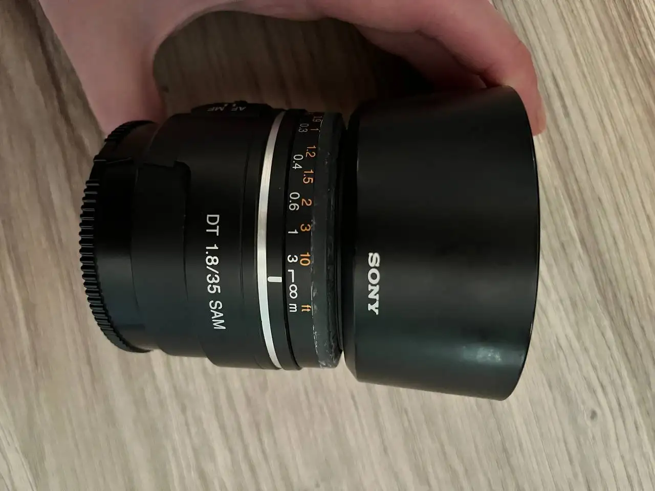 объектив Sony DT 35mm f/1.8 SAM (SAL35F18, фотография 1