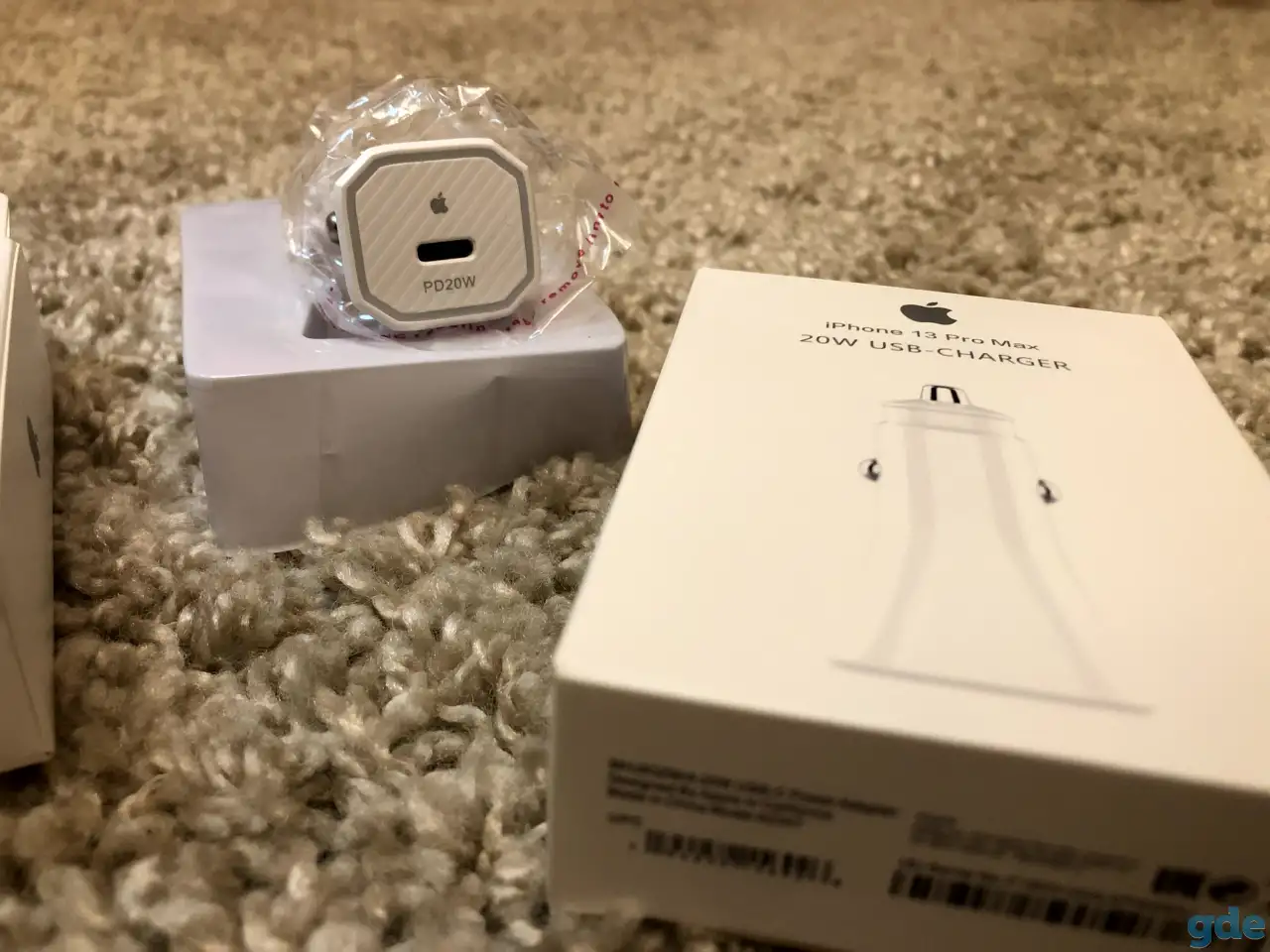Авто-адаптер Apple USB-C 20 Вт, фотография 2