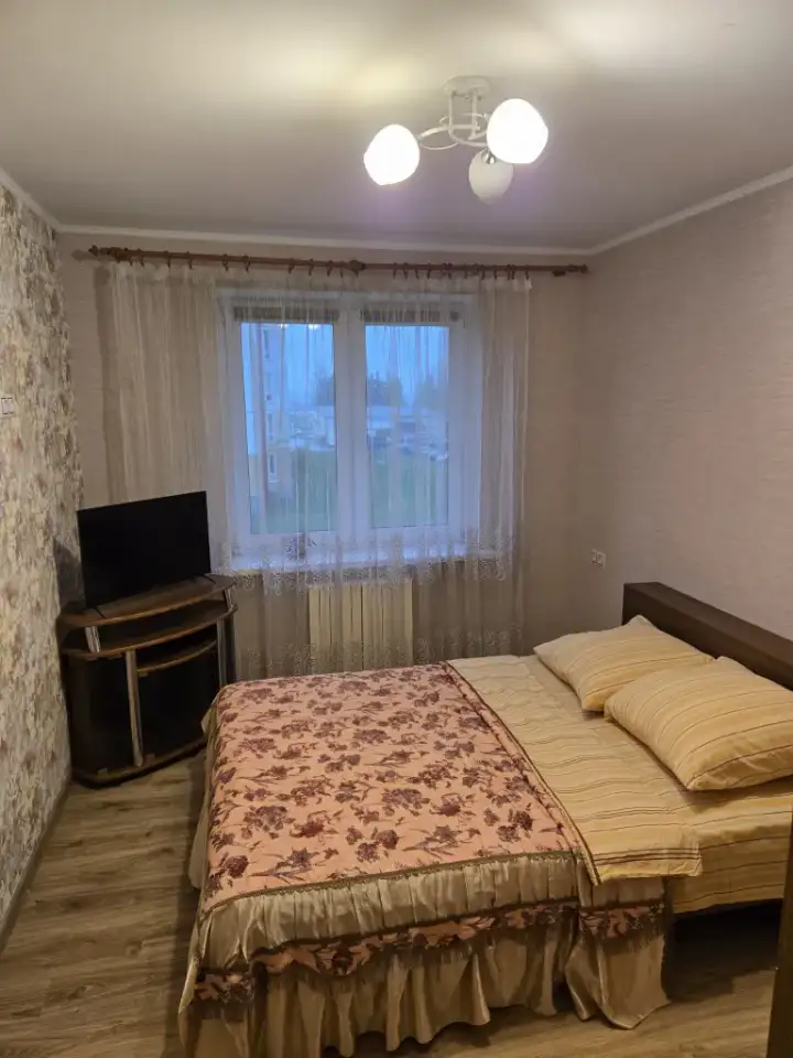 Сдаю посуточно просторную,  тёплую, светлую   2-комнатную квартиру в г. Логойске, фотография 2