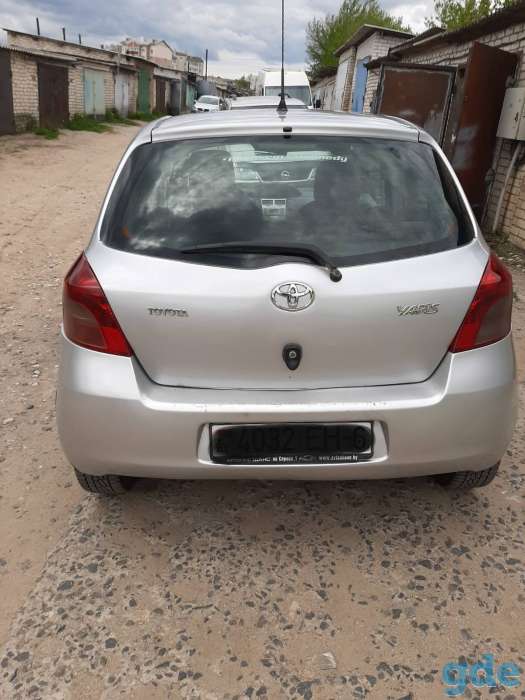 Автомобиль Toyota Yaris, фотография 2