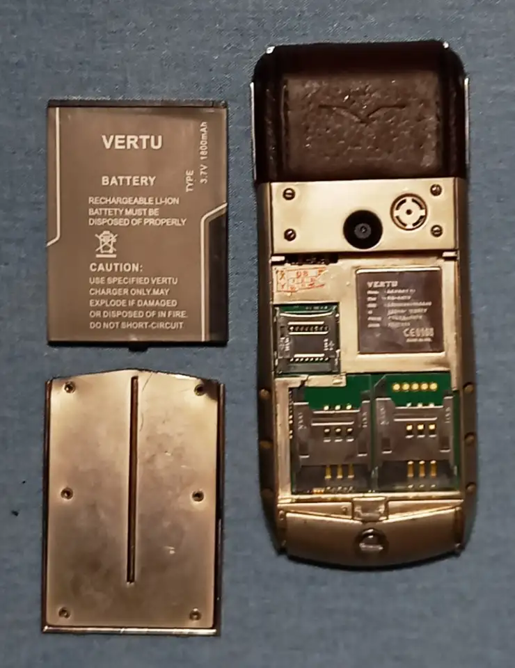Рабочий кнопочный телефон Vertu, фотография 2