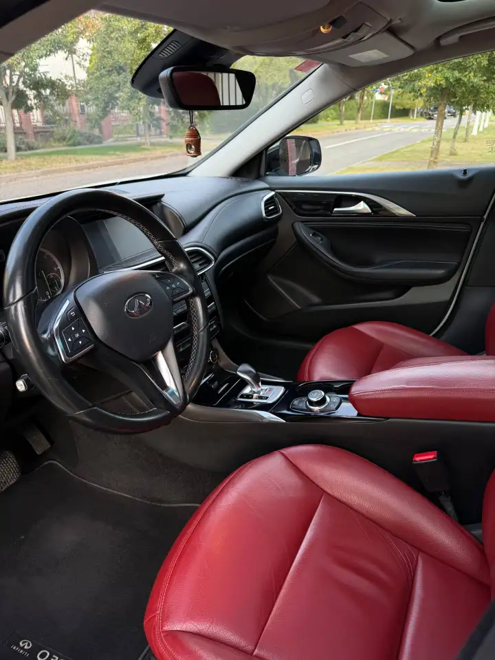 Infiniti QX30 2016, фотография 9