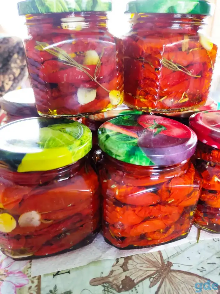 Огурцы соленые, маринованные, вяленые помидоры, и сливы и другая домашняя  консервация, фотография 1