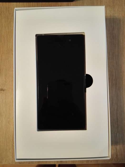 Смартфон Sony Xperia Z1, фотография 3