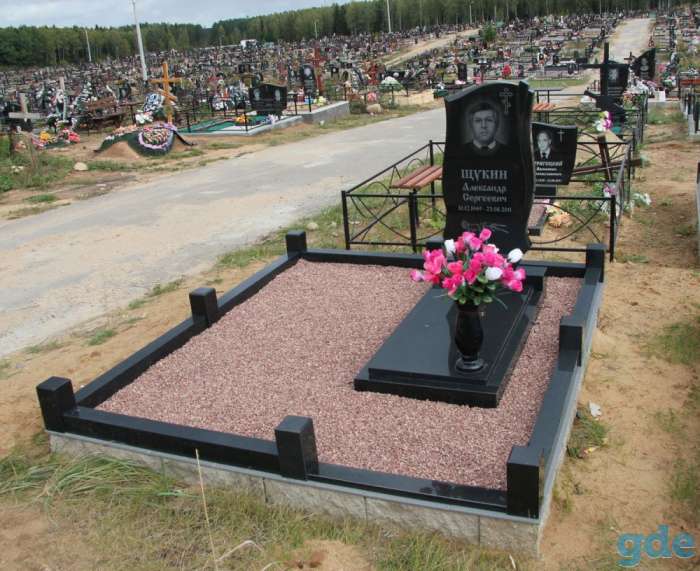 Изготовление и установка памятников любой сложности. Гранитные памятники, оградки, столики, скамейки, аксессуары, фотография 3