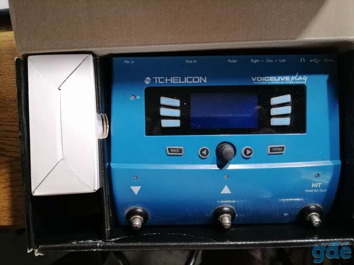 Вокальный процессор TC Helicon VoiceLive Play и микрофон TC Helicon MP-76, фотография 1