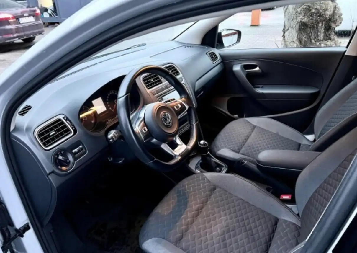 Автомобиль Volkswagen Polo, фотография 4