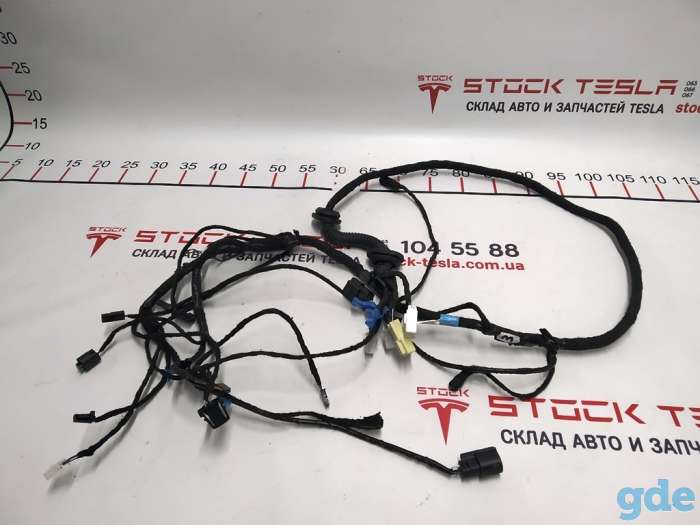 Зап. части для авто Tesla. Электропроводка крышки багажника правая сторона Tesla model SLL ASY,H, фотография 1