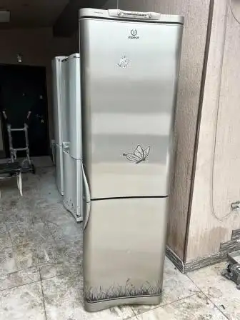 Холодильник Indesit 200 см. Доставка, фотография 1