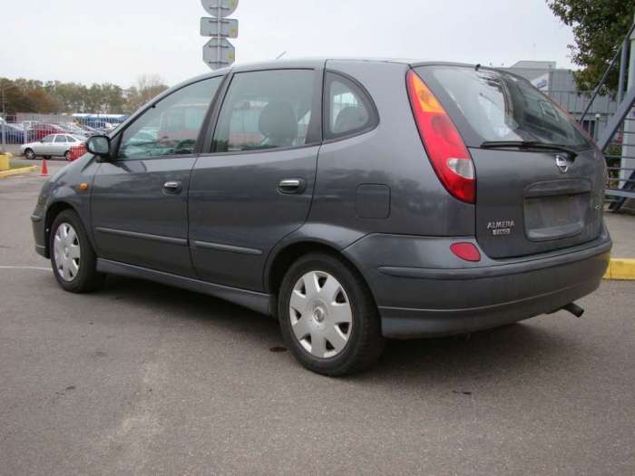 Экономичный микровэн Nissan Almera Tino 2.2 dCi, фотография 6