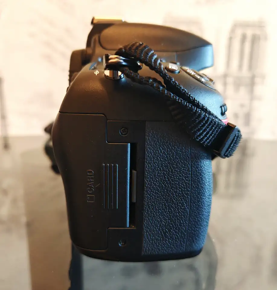 Зеркальный фотоаппарат Nikon D610 Body, фотография 3