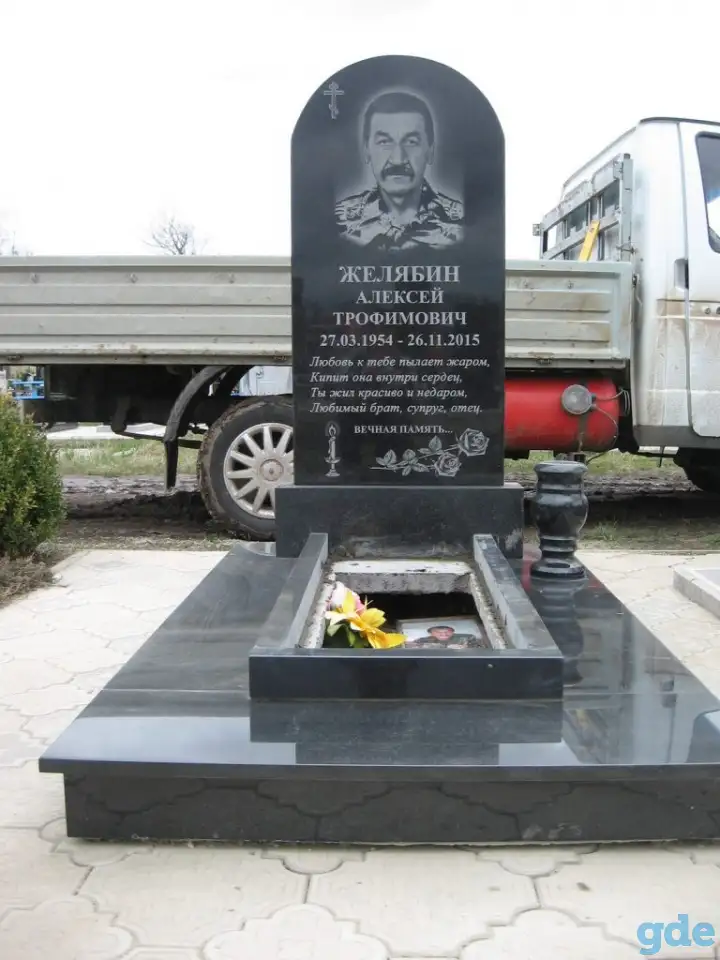 Памятники из Гранита Лунинец, фотография 3