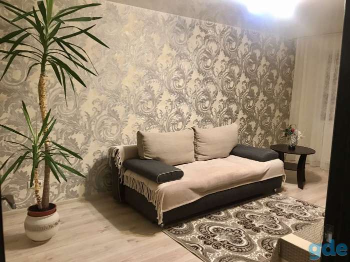 Сдам в аренду посуточно 2 ком квартиру.Центр, пр Победы 38, фотография 1