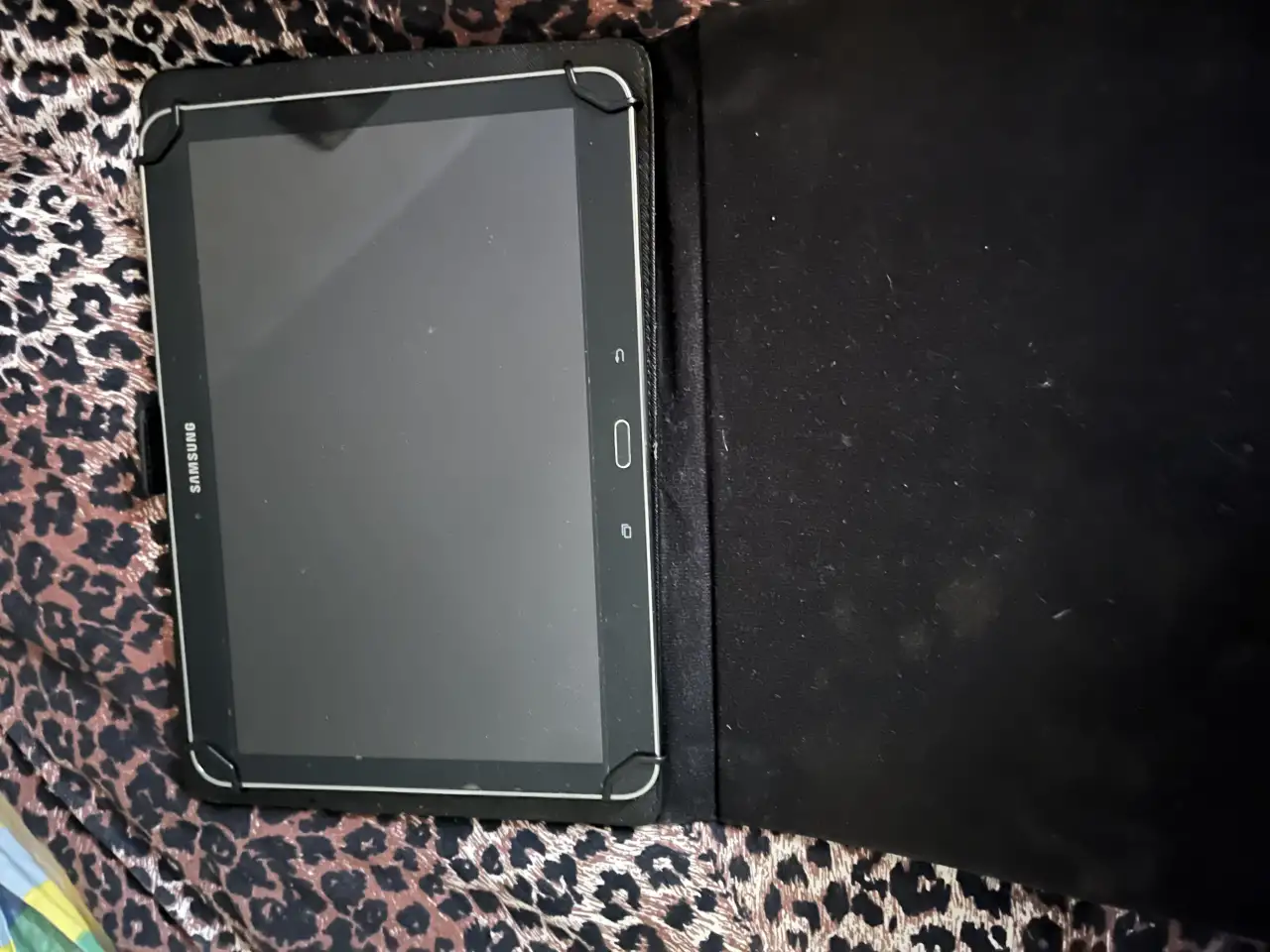 Планшет Samsung Galaxy Tab 4, фотография 1