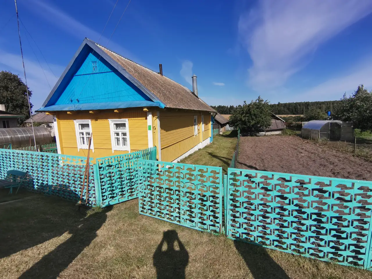 Продажа дома в деревне с хоз. Постройками и большим огородом. Рядом озеро с рыбой и лес с ягодами и грибами., фотография 2