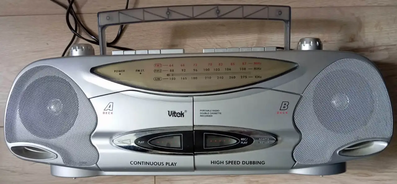 Переносная магнитола Vitek VT-3310, фотография 1